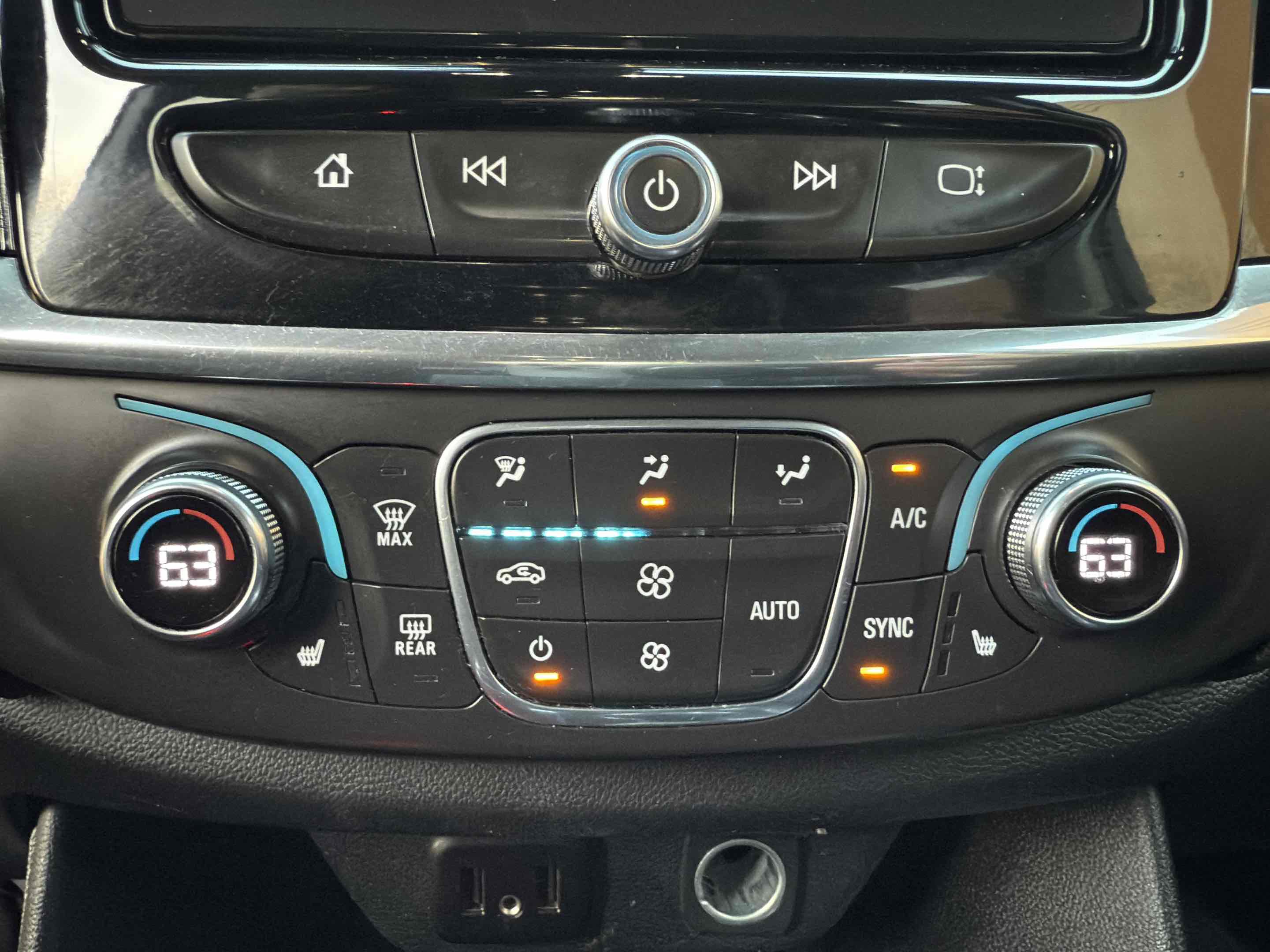 Used 2019 Chevrolet Traverse LT w/ LT Premium Package image 48