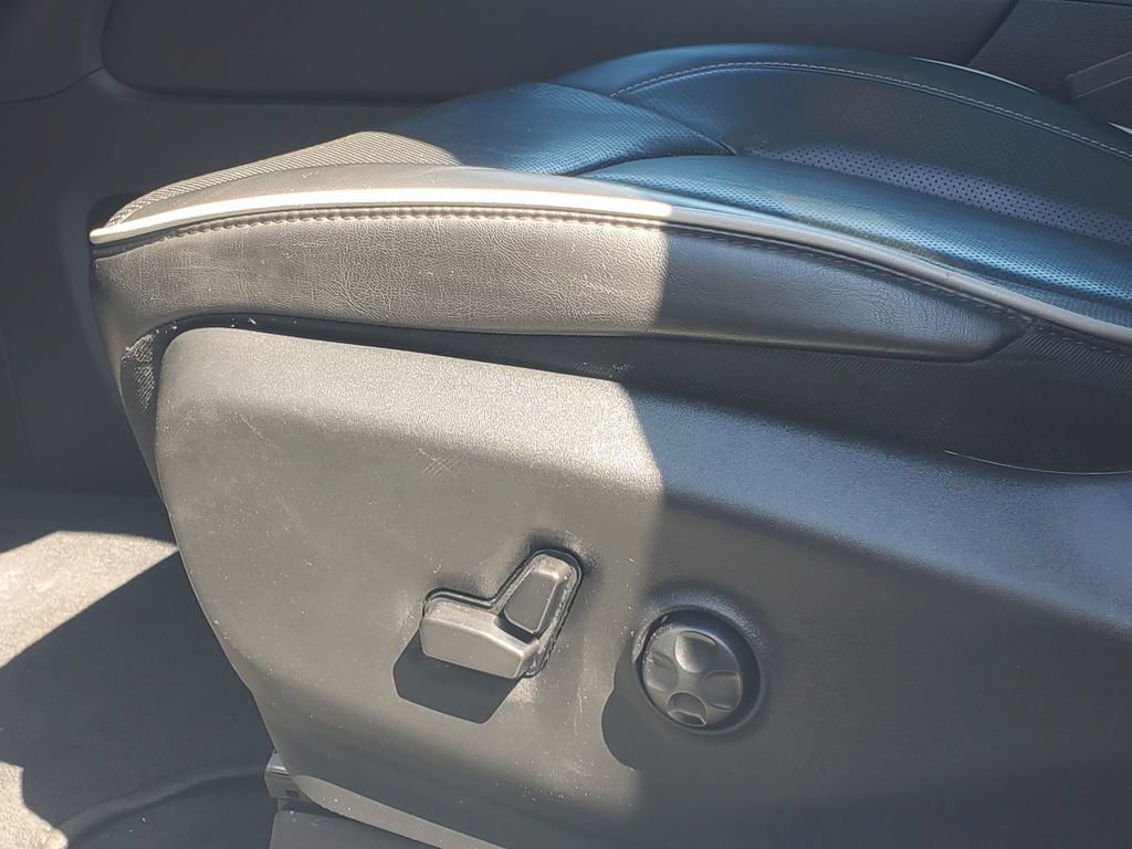Used 2025 Chrysler Pacifica Limited FWD image 6