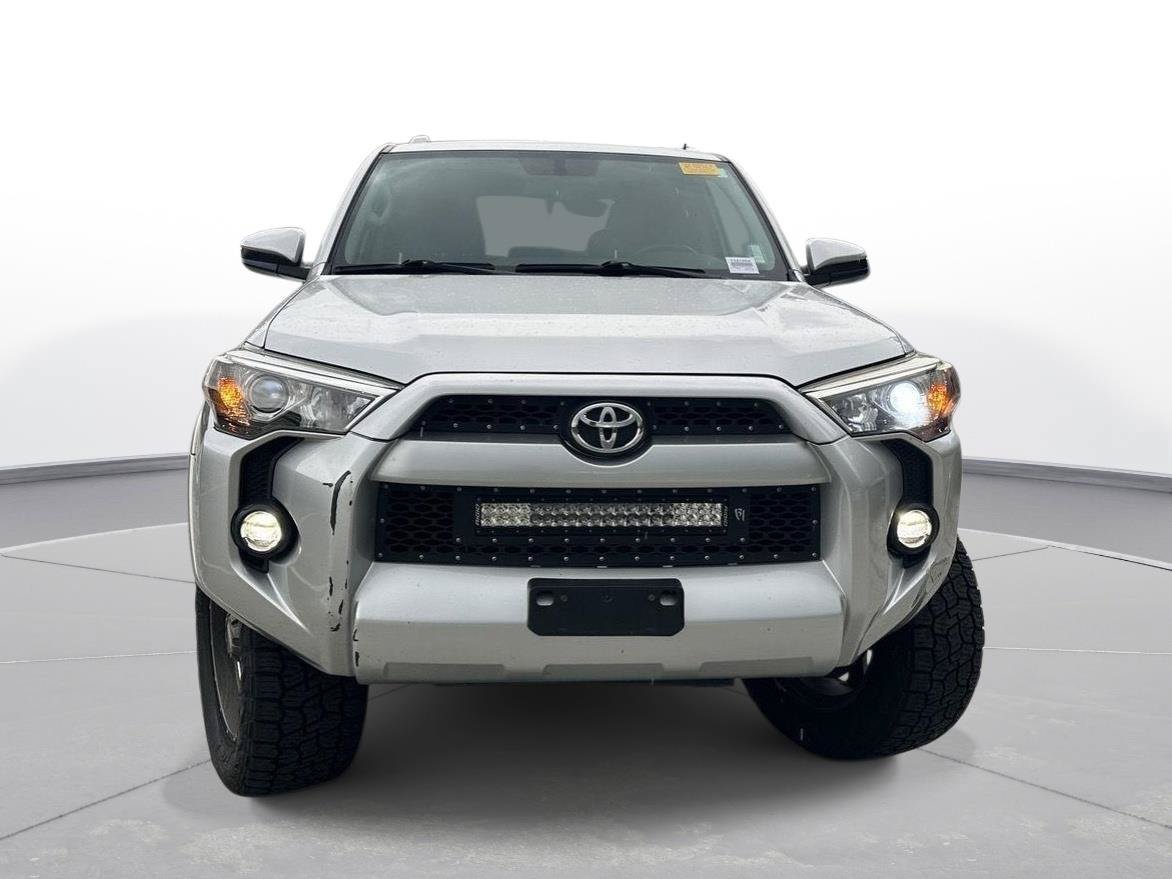 Used 2015 Toyota 4Runner SR5 AWD/4WD image 3