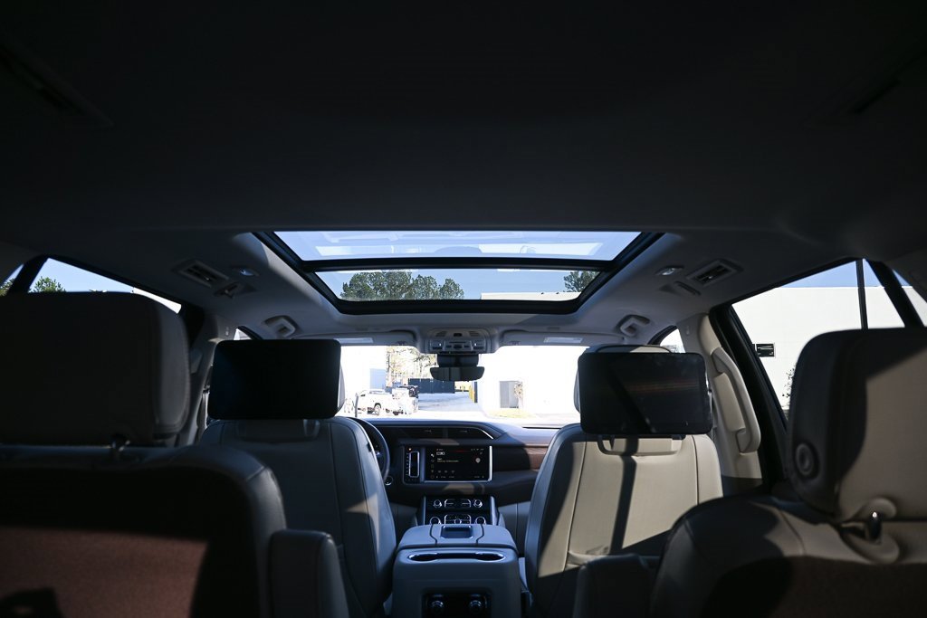 Used 2023 GMC Yukon Denali w/ Denali Reserve Package image 19
