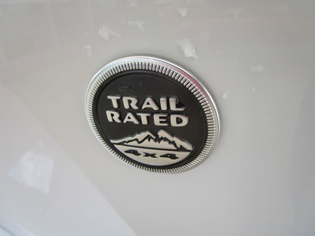 Used 2017 Jeep Wrangler Unlimited Sahara w/ Connectivity Group image 17