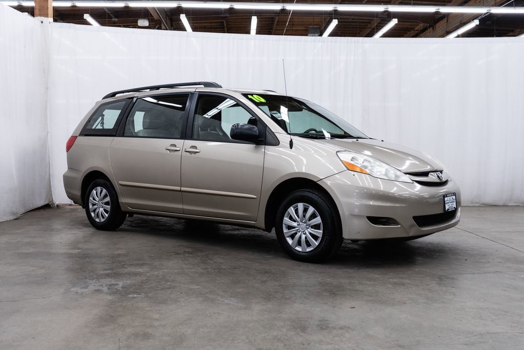Used 2010 Toyota Sienna CE FWD image 1