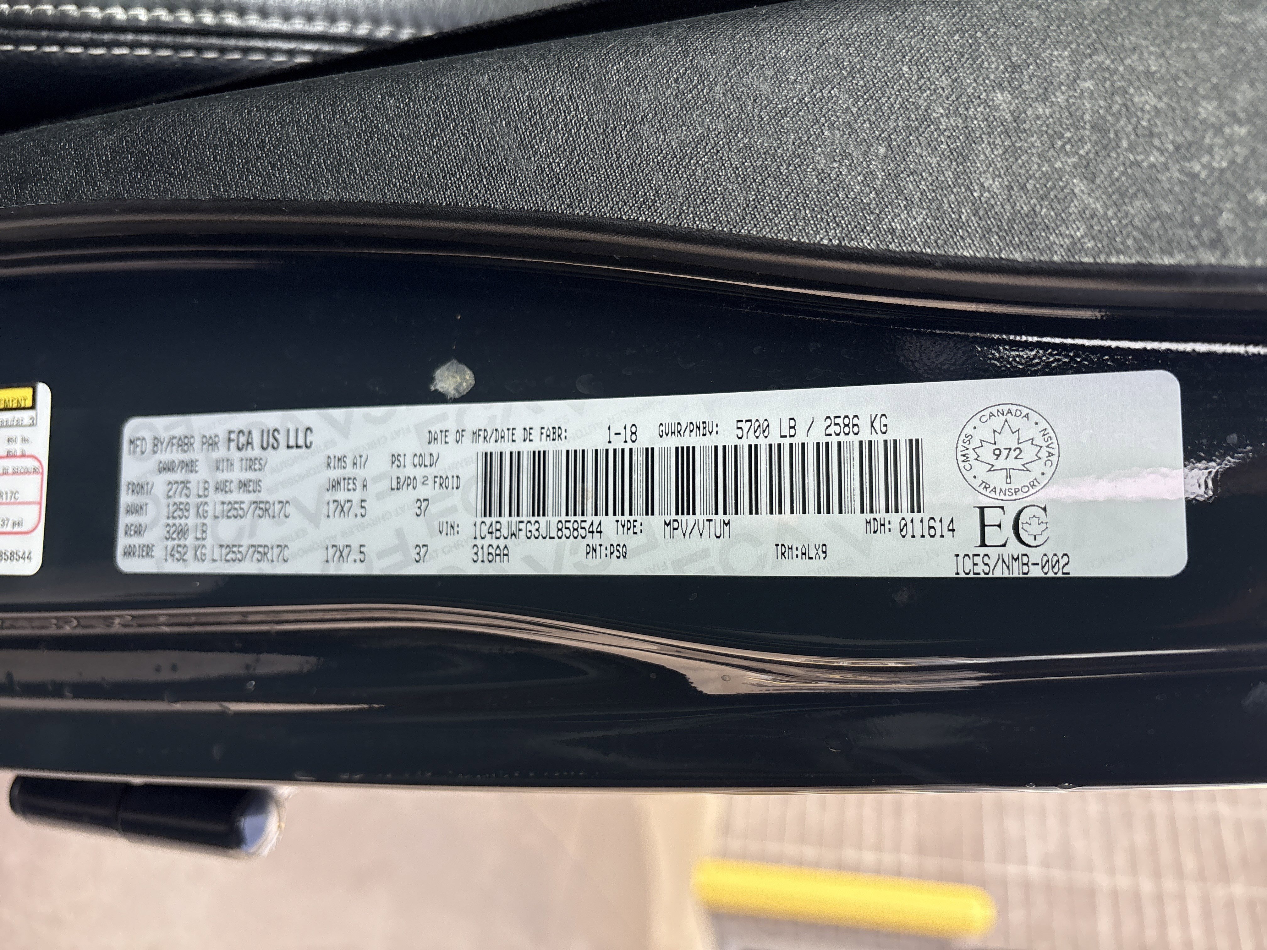 Used 2018 Jeep Wrangler Unlimited Rubicon w/ Cold Weather Group image 32