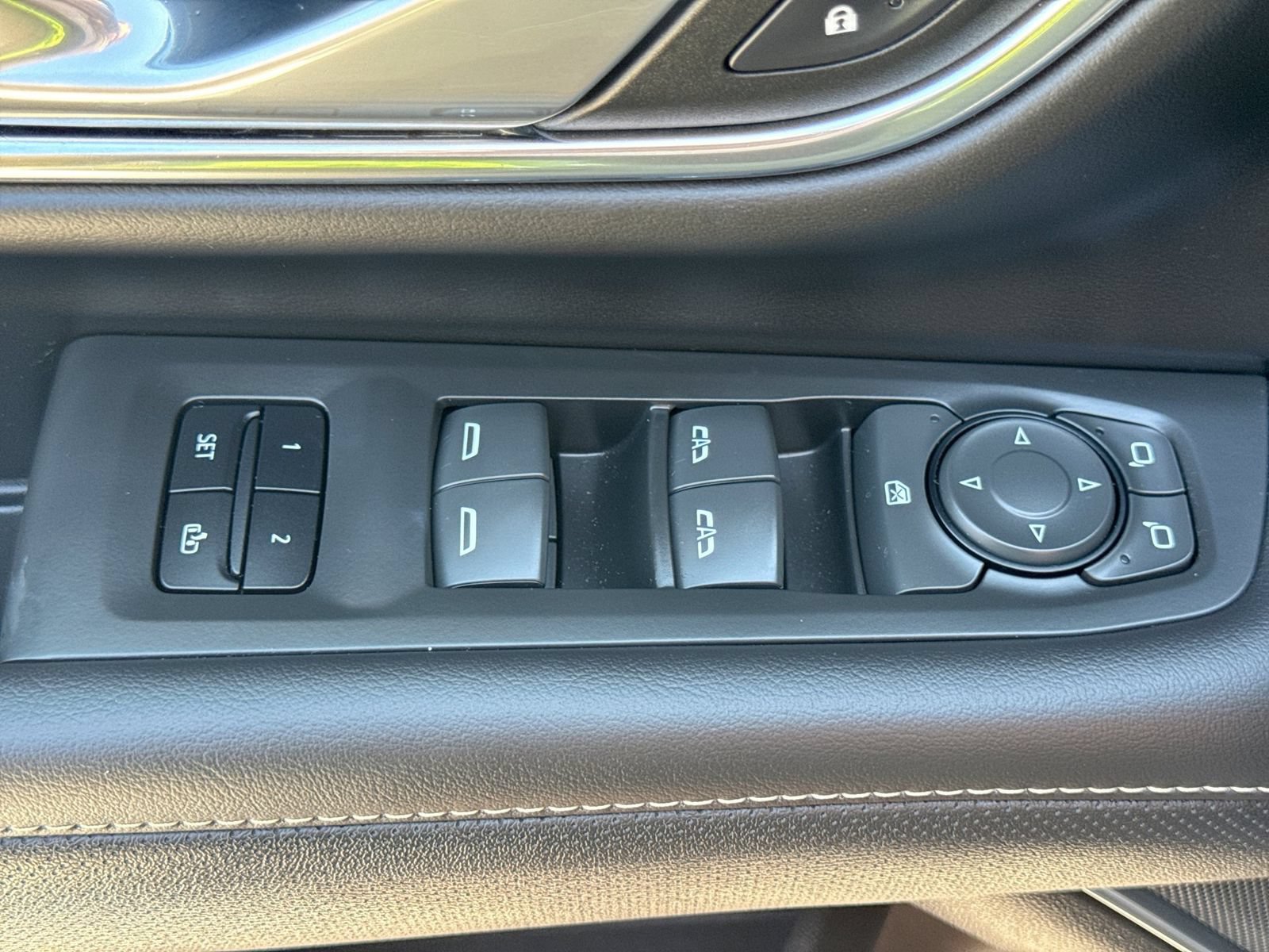 Used 2023 GMC Yukon SLT AWD/4WD image 20