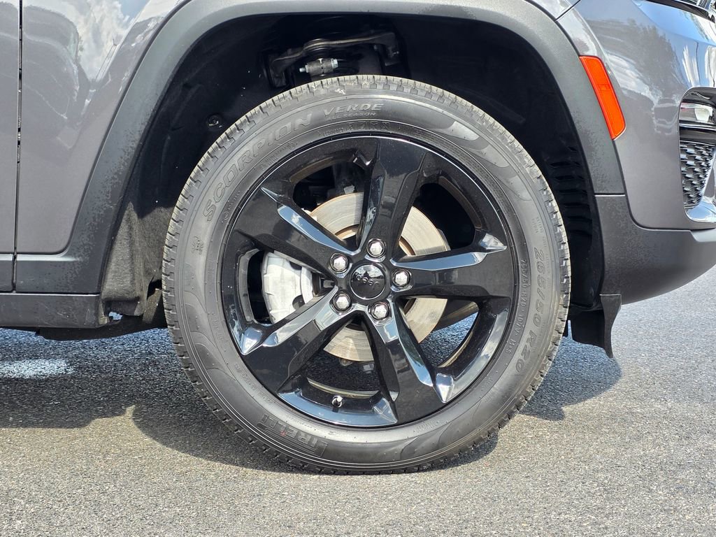 Used 2024 Jeep Grand Cherokee Limited w/ Black Appearance Package image 9