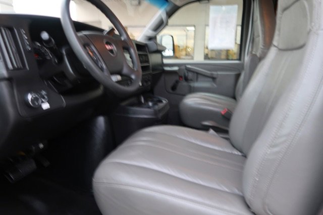 Used 2017 GMC Savana 3500 Savana 12ft Box Van image 8