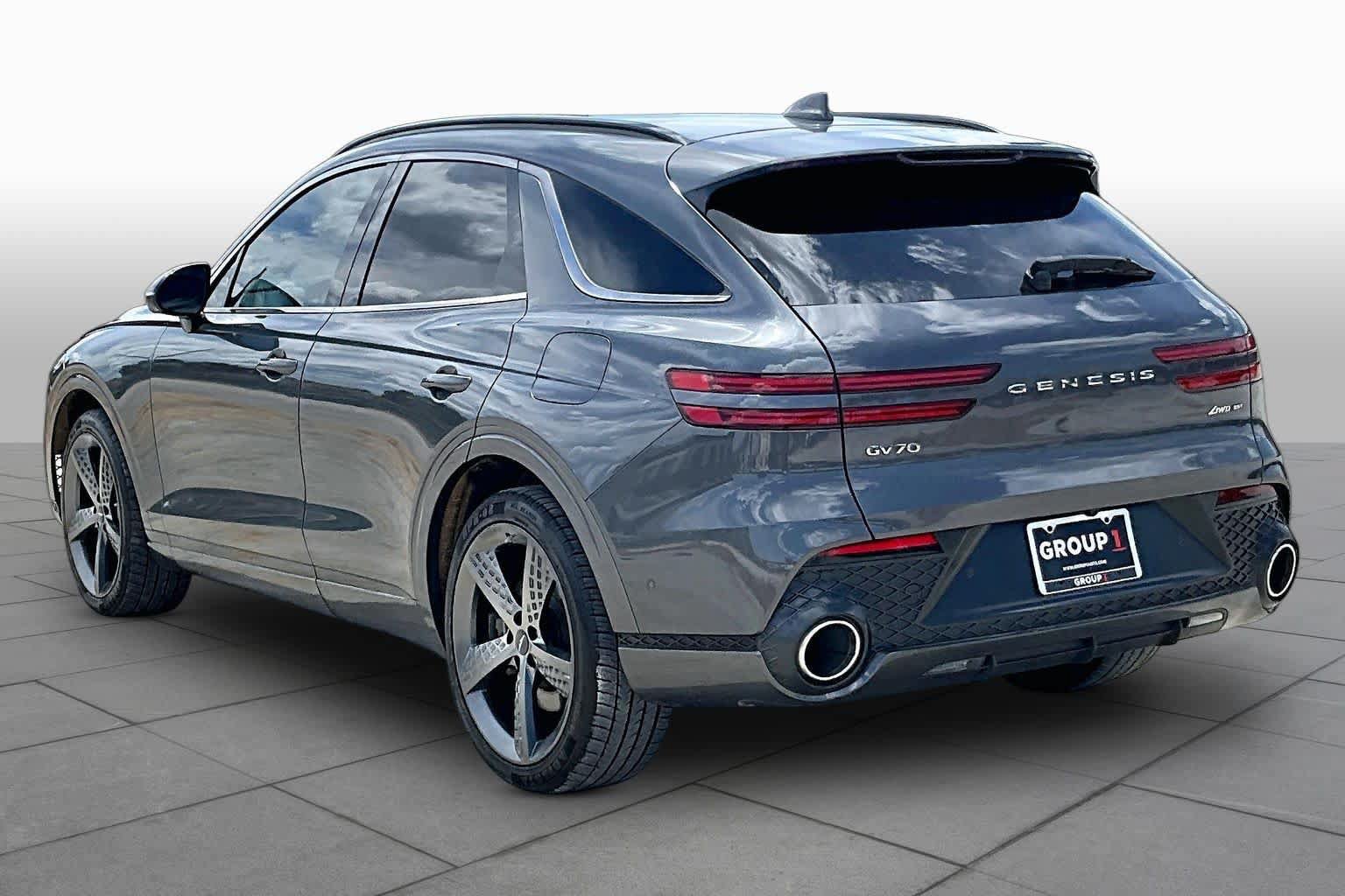Used 2022 Genesis GV70 3.5T Sport w/ Sport Prestige Package AWD/4WD image 11