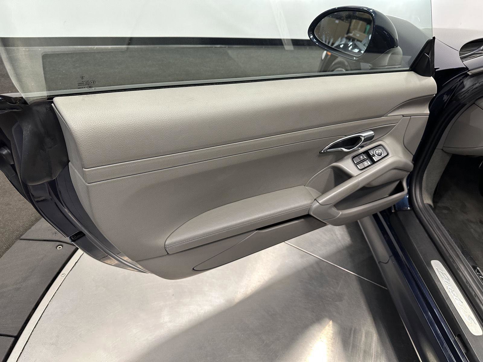 Used 2015 Porsche Boxster S RWD image 16
