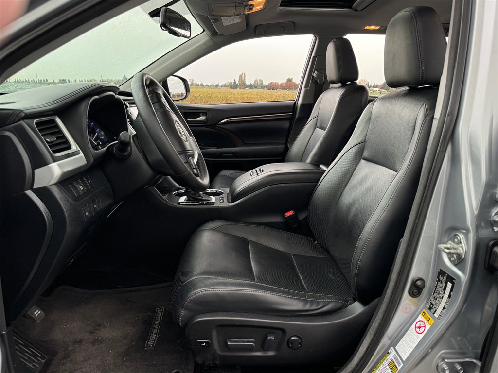 Used 2014 Toyota Highlander Limited image 9