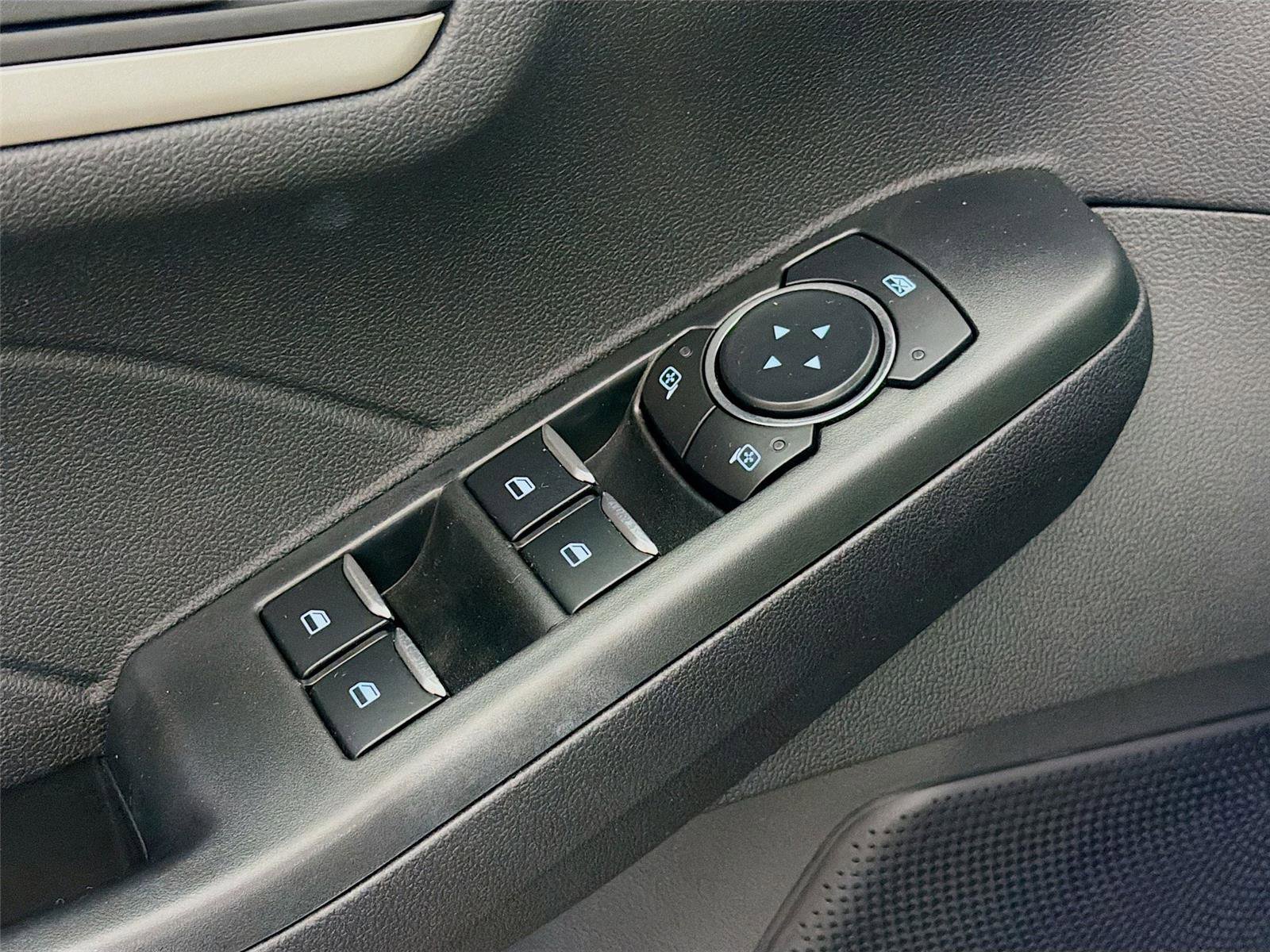 Used 2022 Ford Escape SE w/ Cold Weather Package image 18