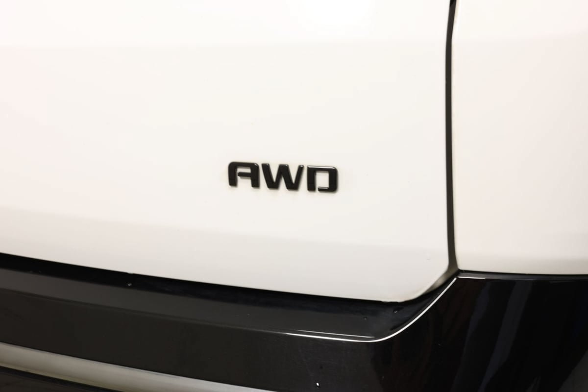 Used 2020 Chevrolet Traverse Premier w/ Redline Edition AWD/4WD image 17