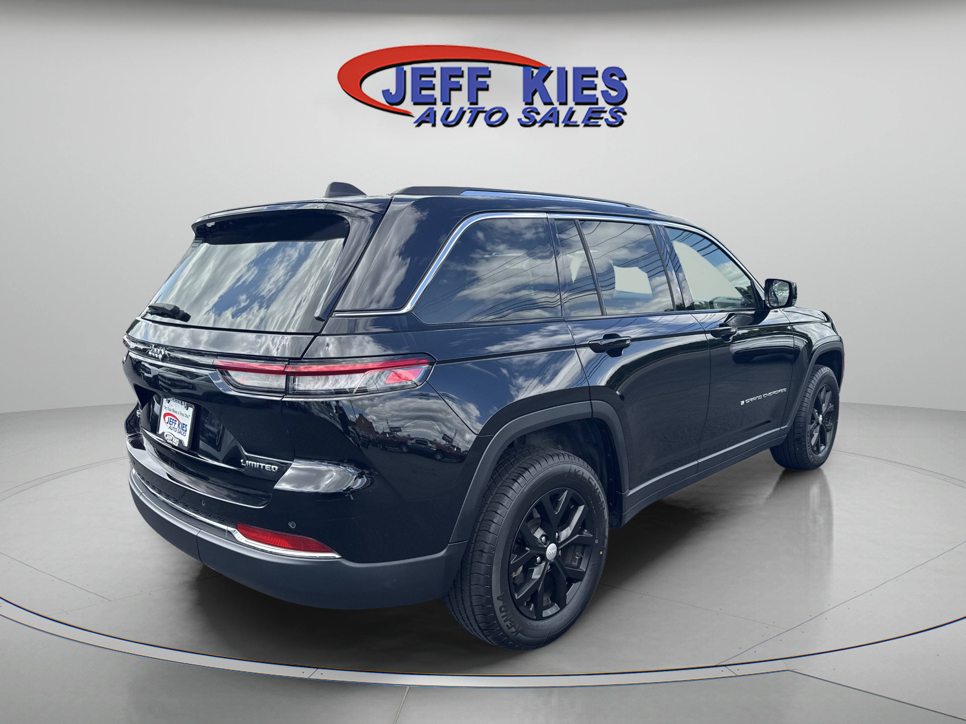 Used 2022 Jeep Grand Cherokee Limited AWD/4WD image 5