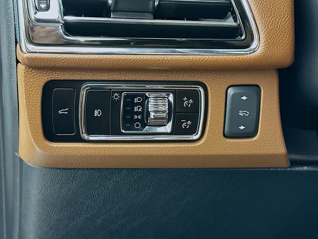 Used 2023 Lincoln Navigator L Reserve image 11