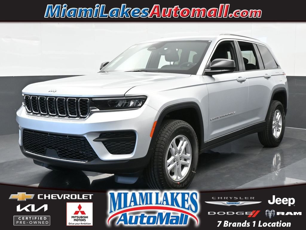 Used 2024 Jeep Grand Cherokee Laredo w/ Trailer Tow Package image 1