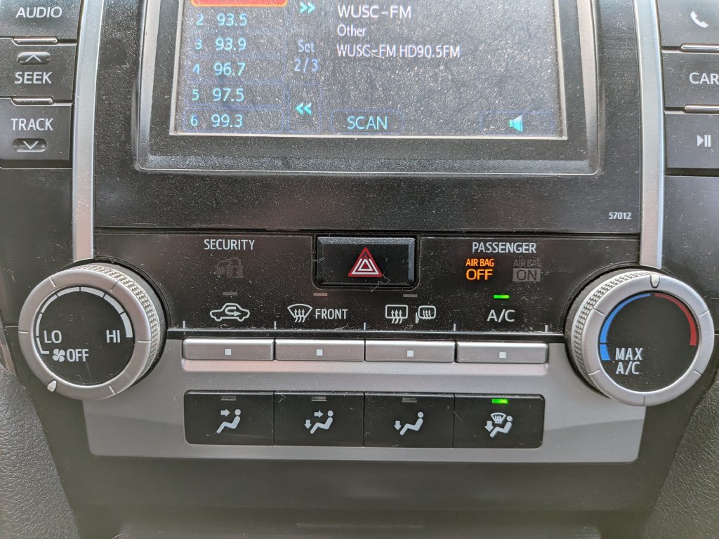 Used 2012 Toyota Camry SE FWD image 17