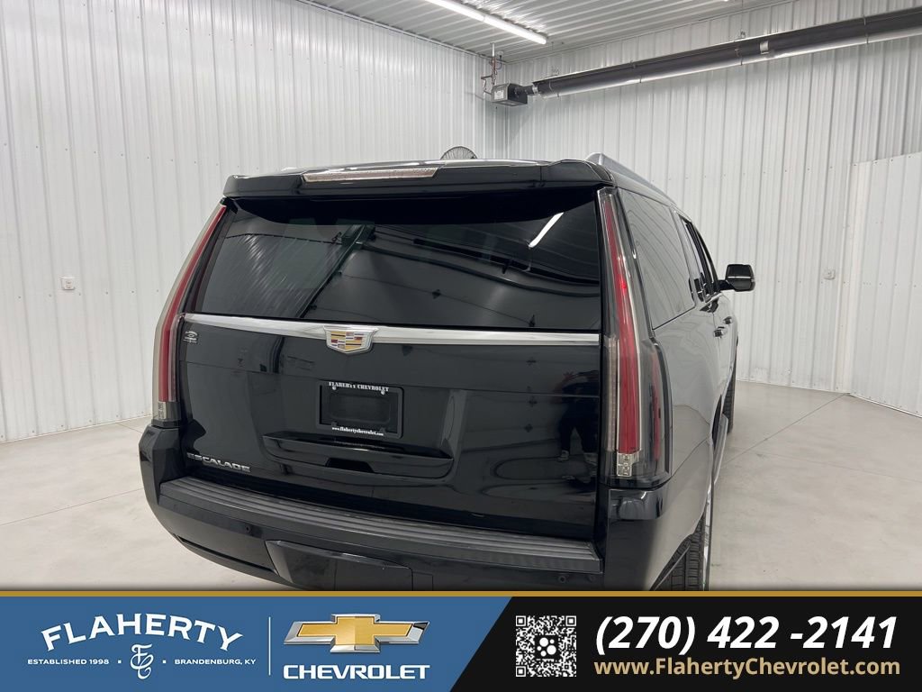 Used 2015 Cadillac Escalade ESV Luxury image 3