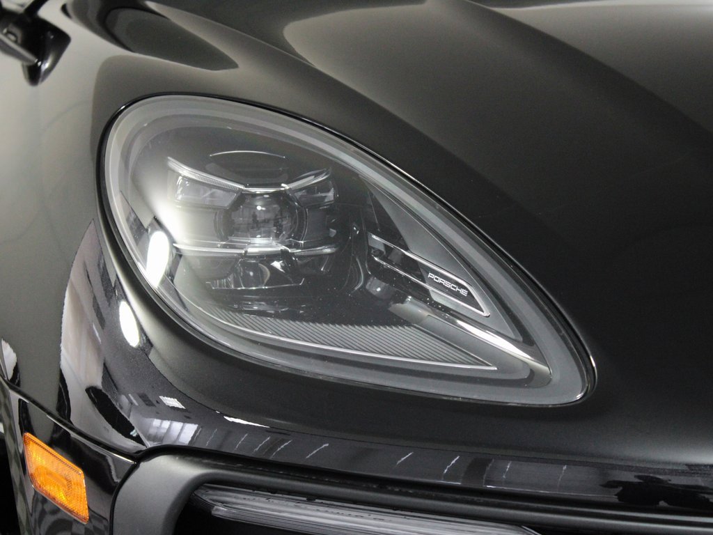 Used 2025 Porsche Macan image 12