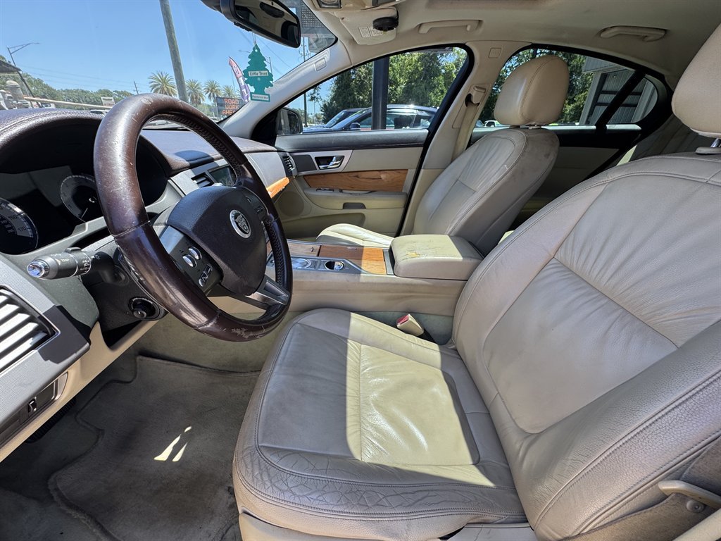 Used 2009 Jaguar XF Luxury RWD image 9