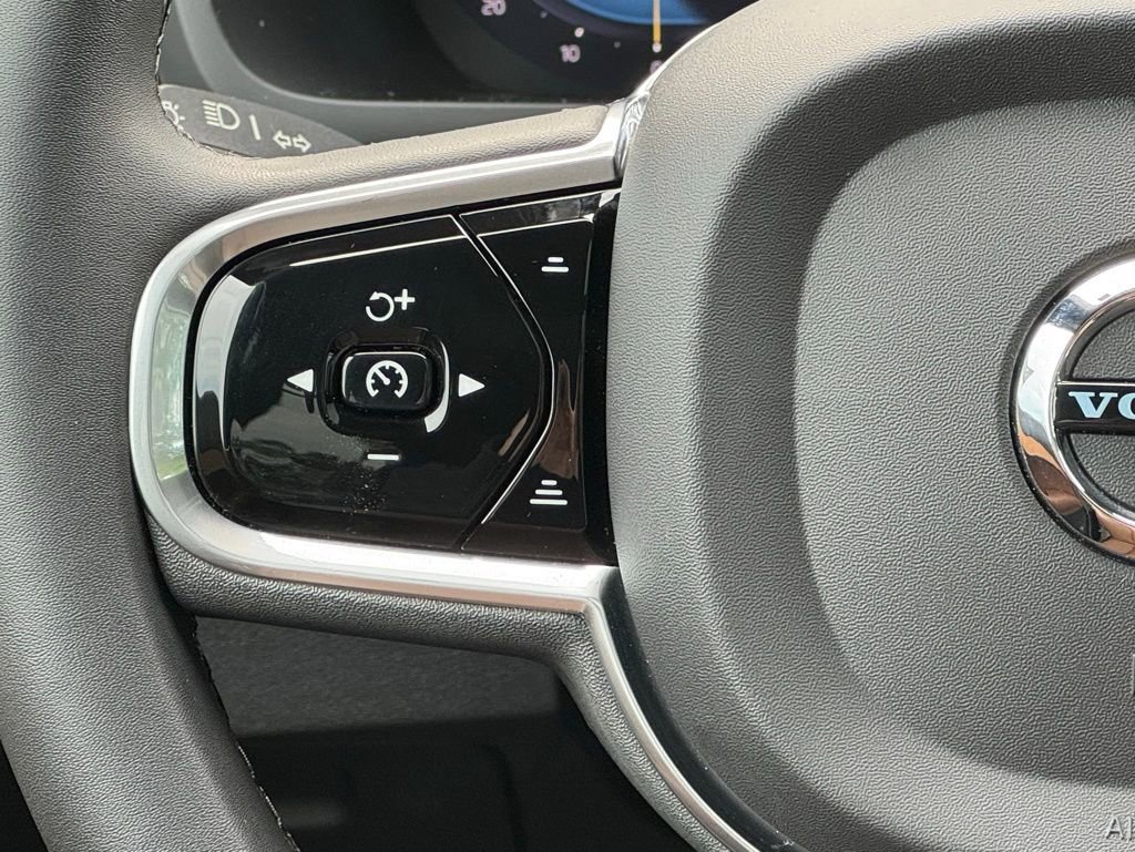 Used 2023 Volvo XC90 B5 Plus image 21