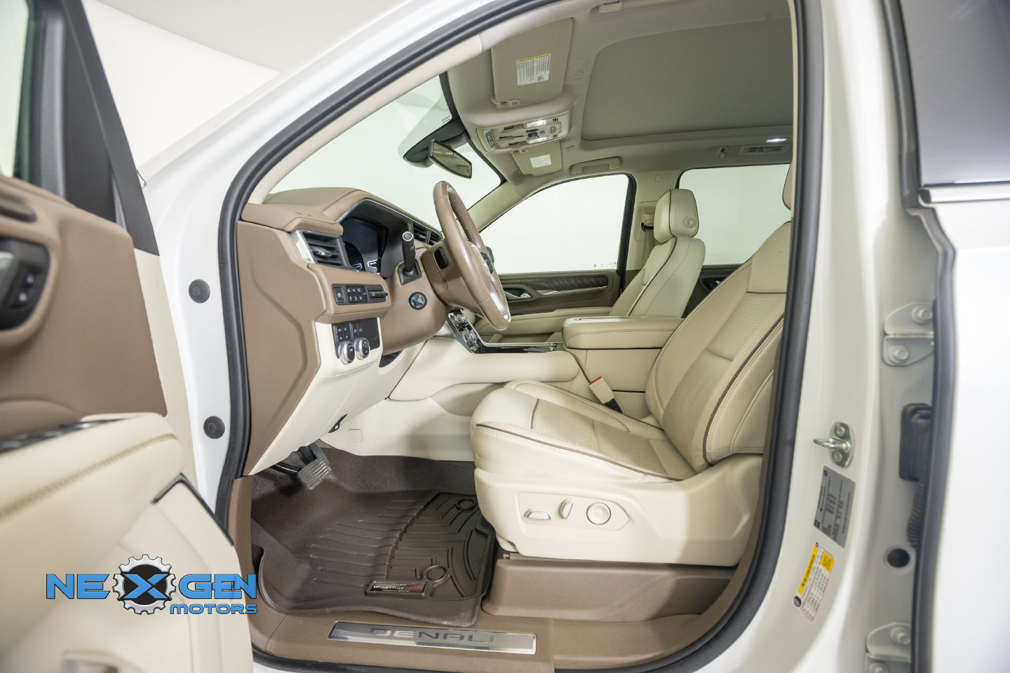 Used 2022 GMC Yukon XL Denali AWD/4WD image 14