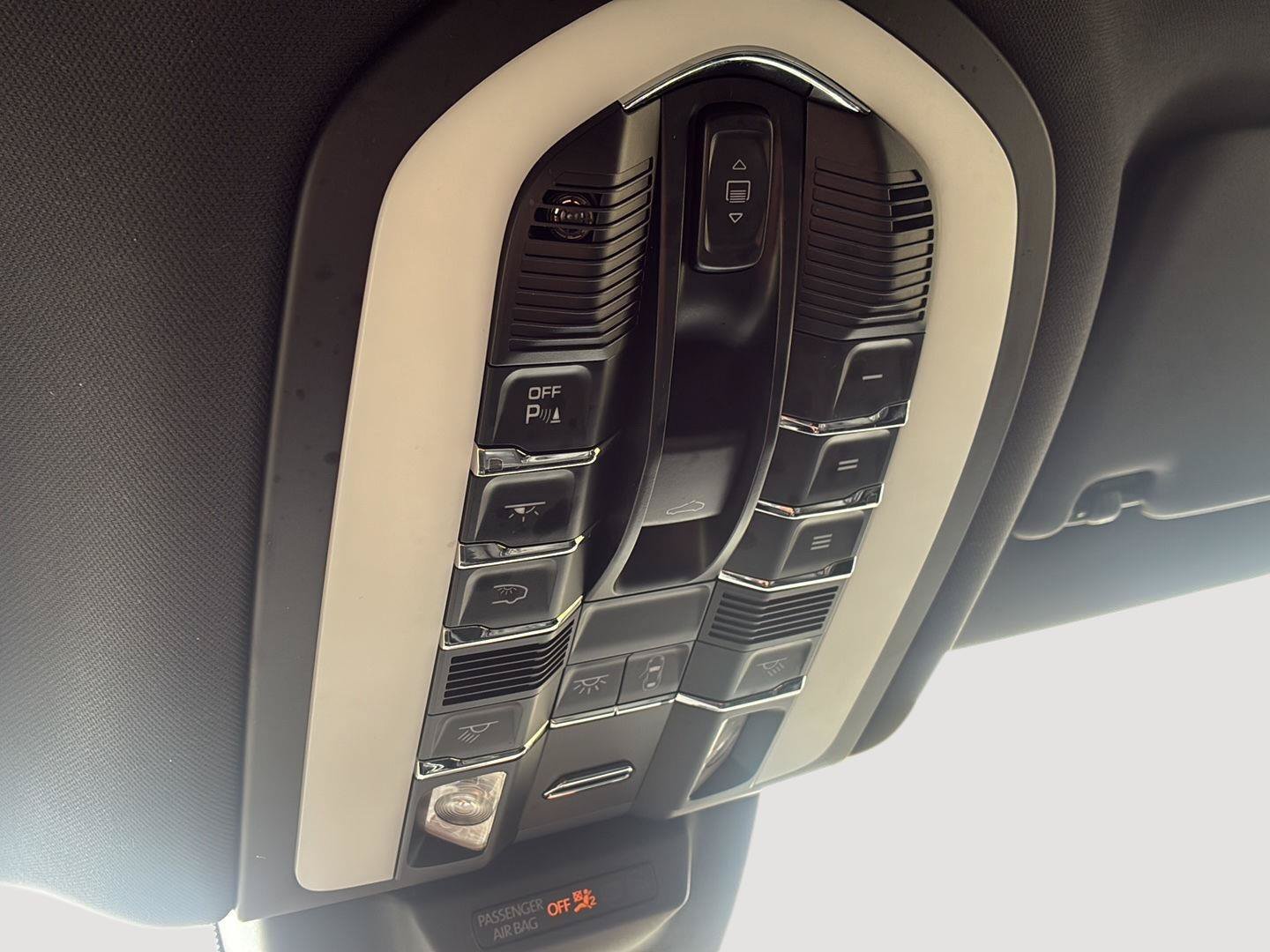 Used 2022 Porsche Macan AWD/4WD image 38