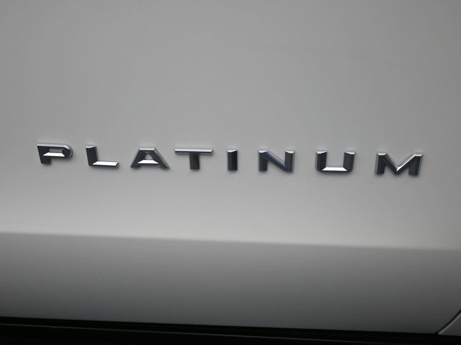 Used 2025 Ford Expedition Platinum image 6