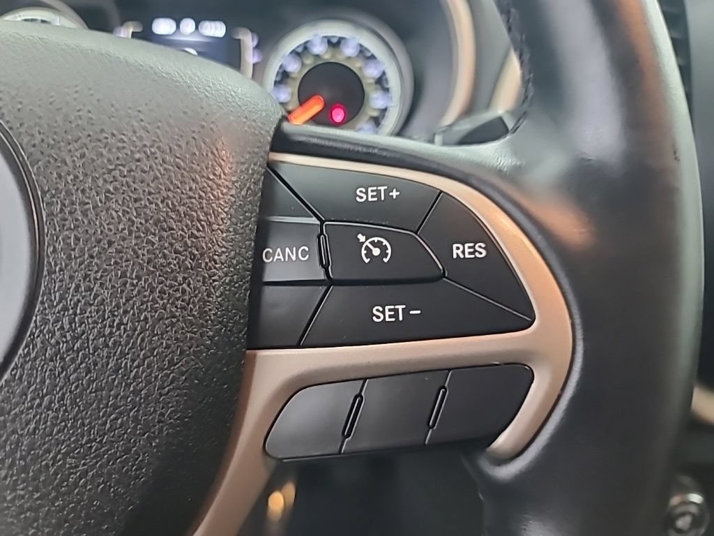 Used 2014 Jeep Cherokee Latitude w/ Comfort/Convenience Group AWD/4WD image 30