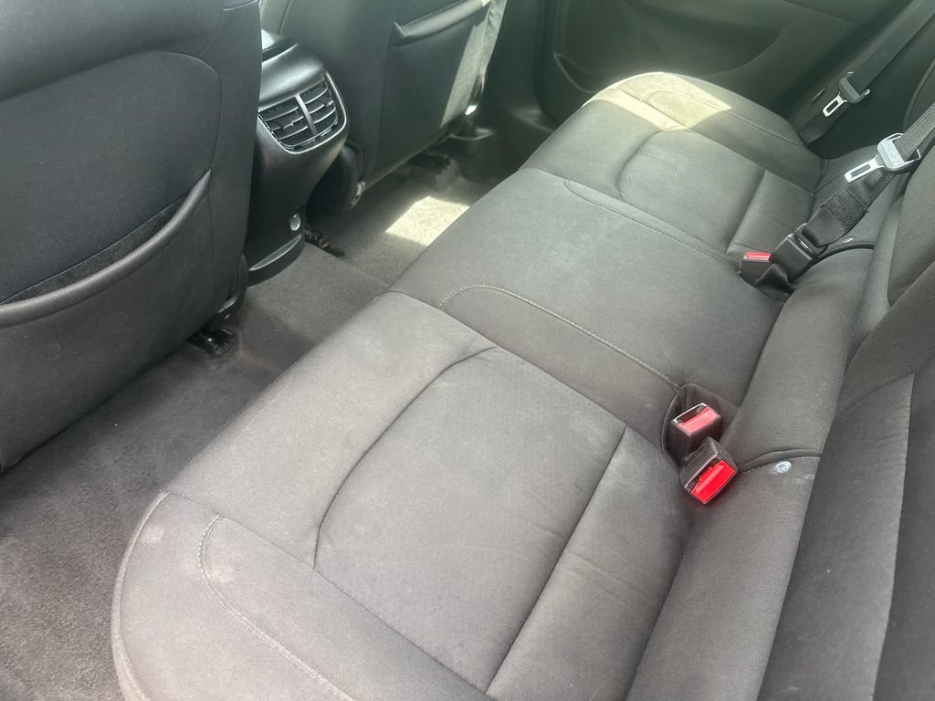 Used 2018 Chevrolet Malibu LT FWD image 17