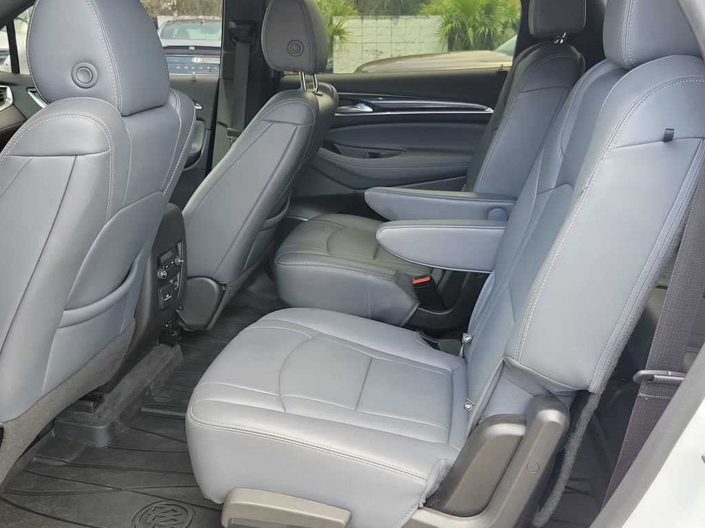 Used 2022 Buick Enclave Essence w/ Experience Buick Package FWD image 18