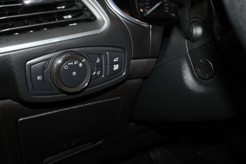 Used 2020 Ford Edge Titanium AWD/4WD image 11