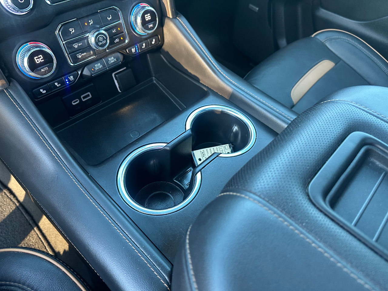 Used 2022 GMC Yukon XL AT4 image 54