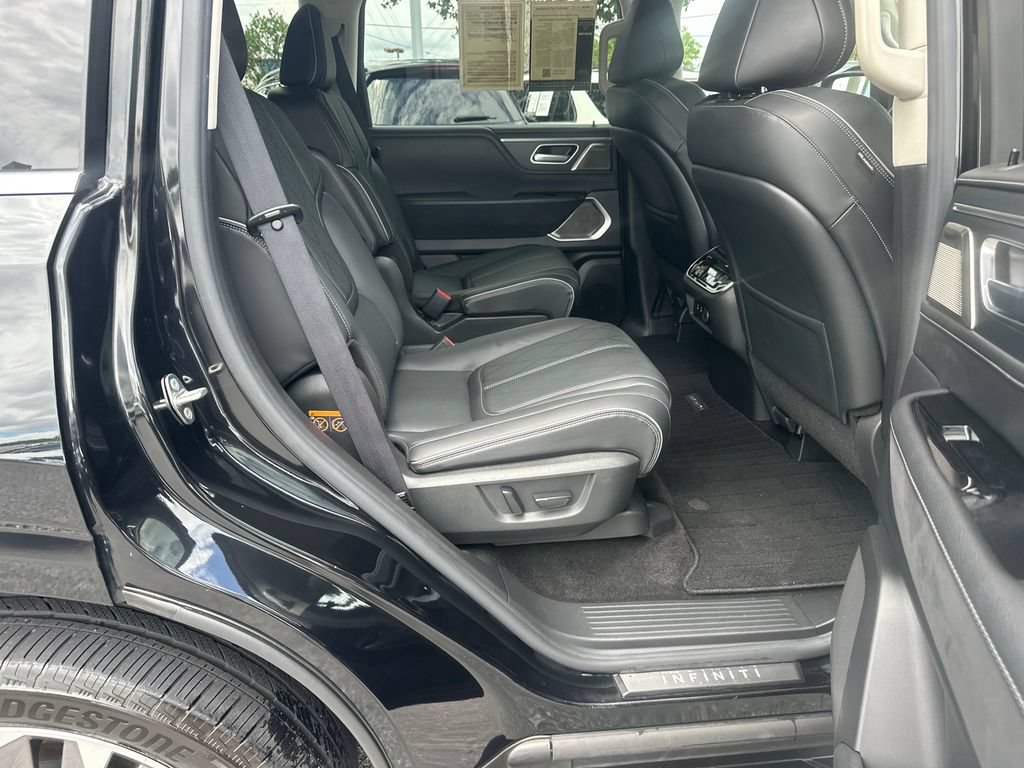 Used 2025 INFINITI QX80 Sensory AWD/4WD image 13