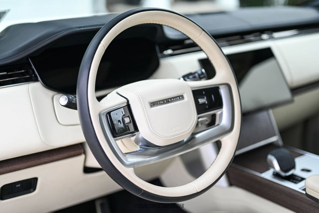 Used 2025 Land Rover Range Rover SE image 25