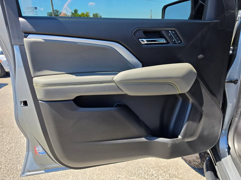 Used 2025 Chevrolet Colorado ZR2 AWD/4WD image 19
