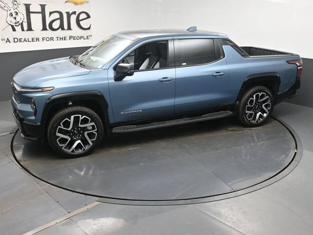 Certified 2025 Chevrolet Silverado EV RST AWD/4WD image 48