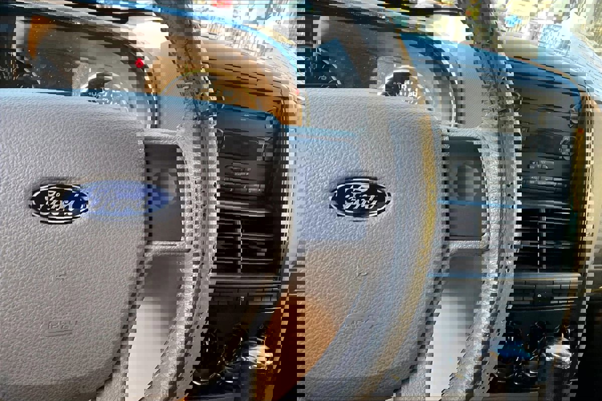 Used 2006 Ford Explorer XLT RWD image 19