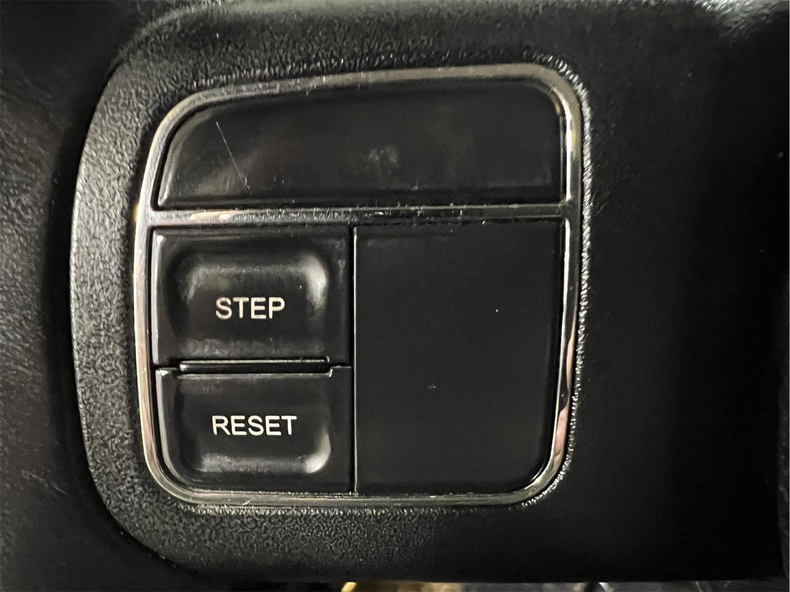 Used 2014 Jeep Wrangler Rubicon w/ Power Convenience Group image 16