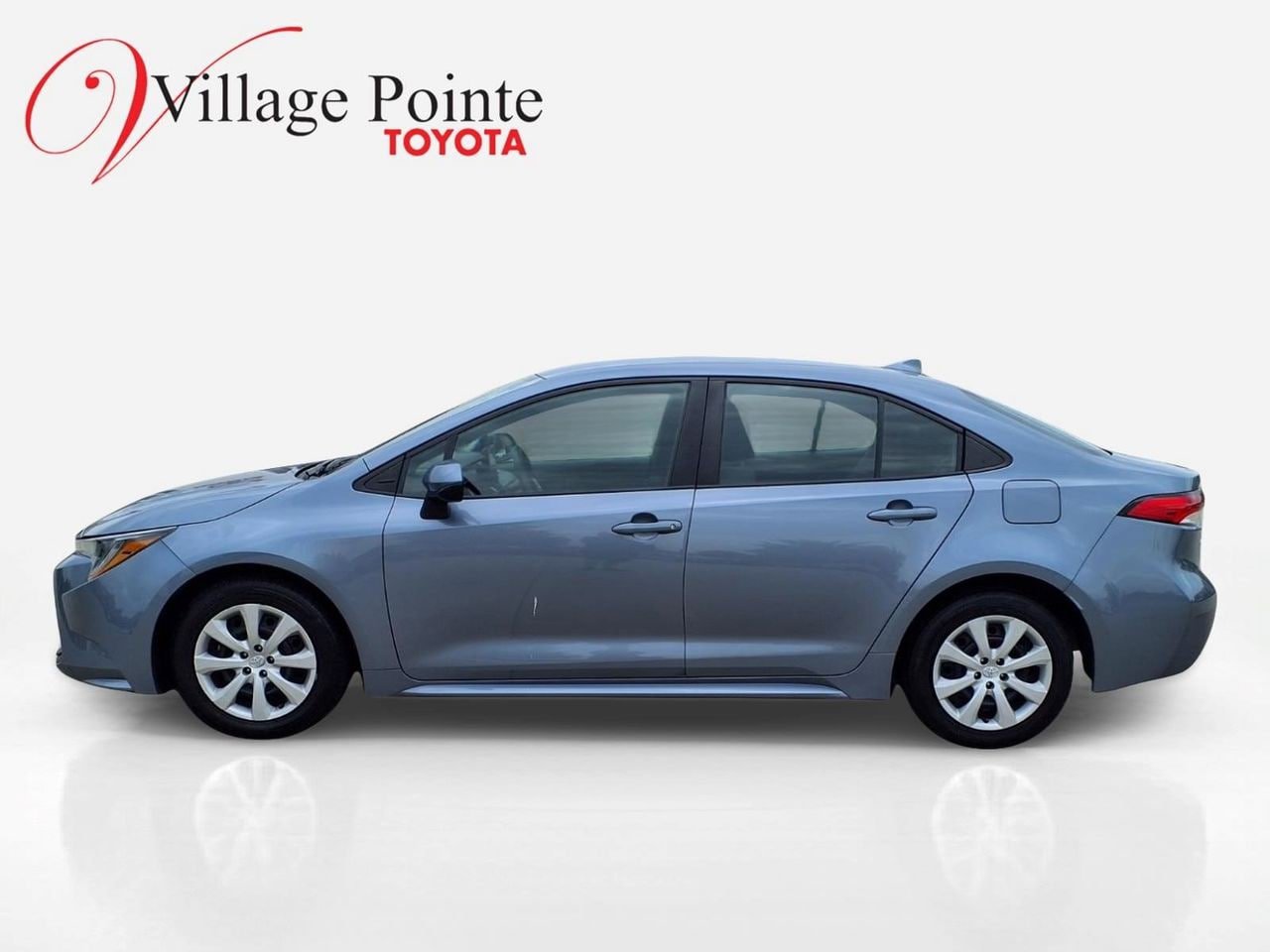 Used 2024 Toyota Corolla LE FWD image 2
