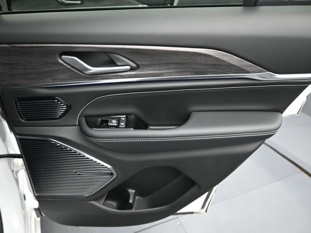 Used 2022 Jeep Grand Cherokee Overland image 21