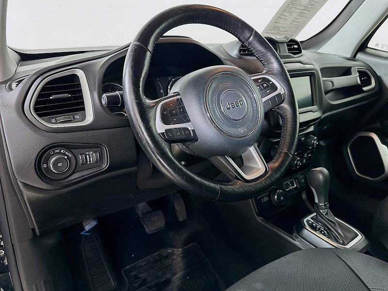 Used 2020 Jeep Renegade Latitude w/ Cold Weather Group AWD/4WD image 9
