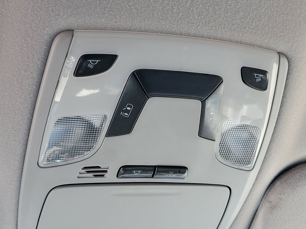Used 2014 Toyota Sienna LE FWD image 28