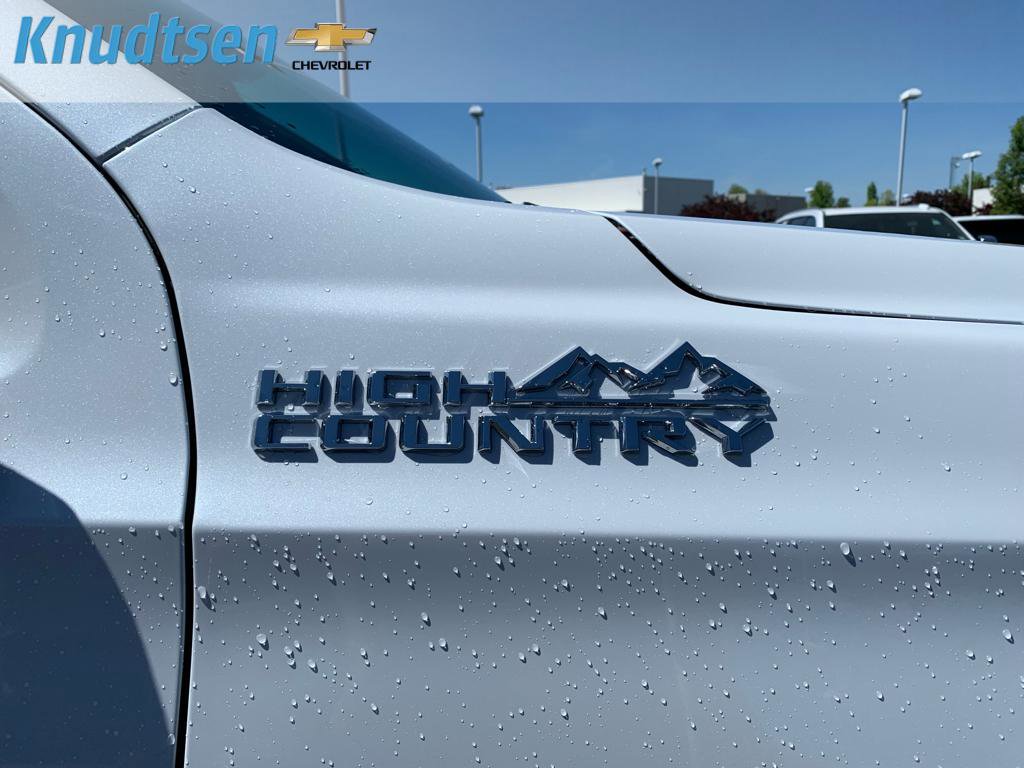 New 2026 Chevrolet Suburban High Country AWD/4WD image 11