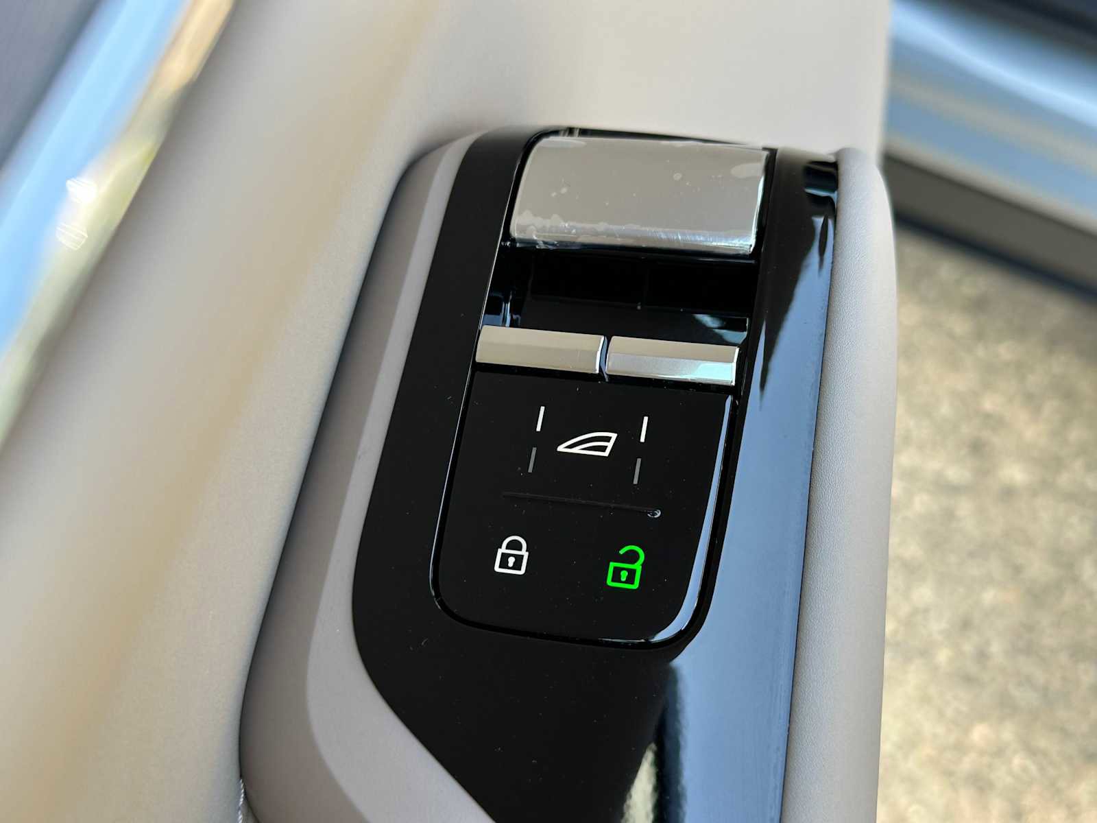 New 2025 Volvo EX90 Plus image 22