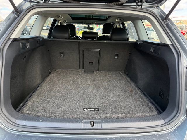 Used 2018 Volkswagen Golf S image 17