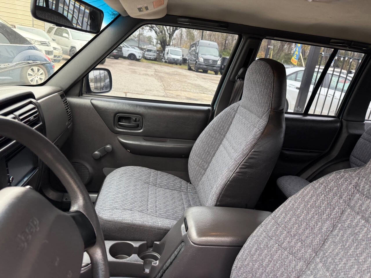 Used 1999 Jeep Cherokee SE image 21
