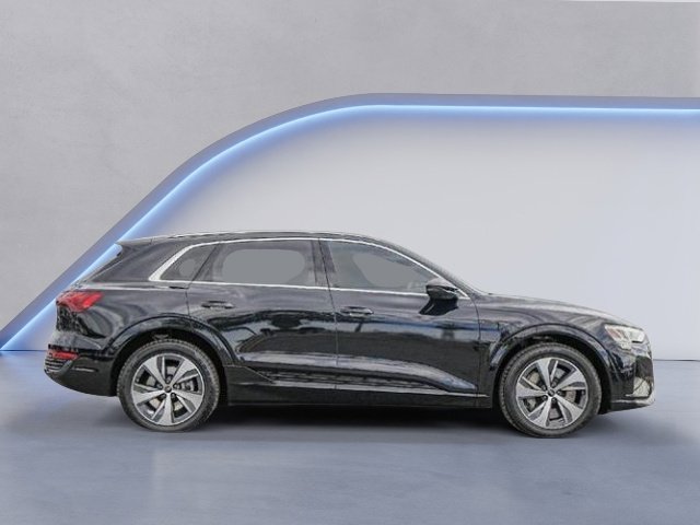 Used 2024 Audi Q8 e-tron Premium Plus image 3