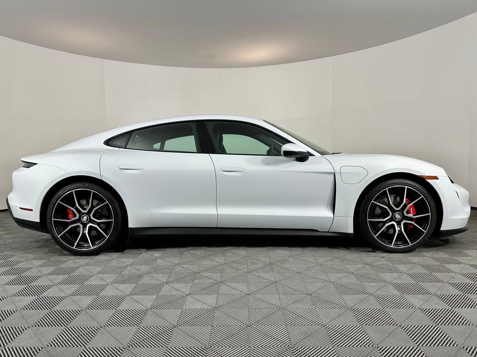 Used 2023 Porsche Taycan w/ Premium Package image 28