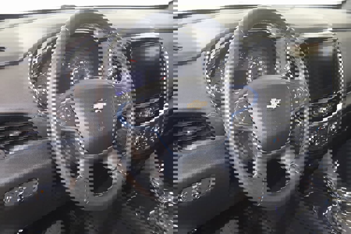 Used 2023 Chevrolet Traverse LT w/ LPO, Cargo Package image 6