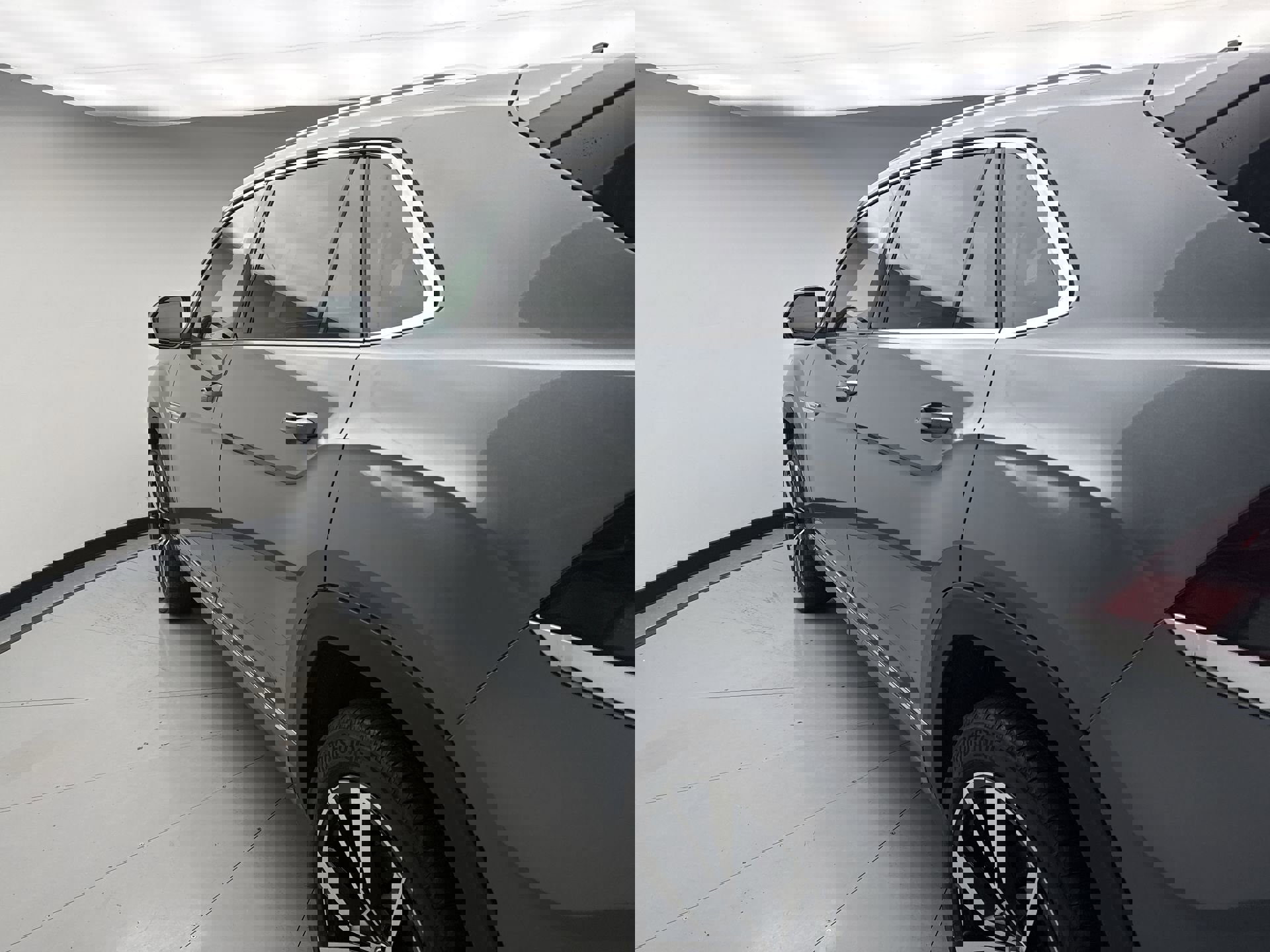 Used 2024 Volkswagen Atlas Cross Sport SEL Premium R-Line image 3