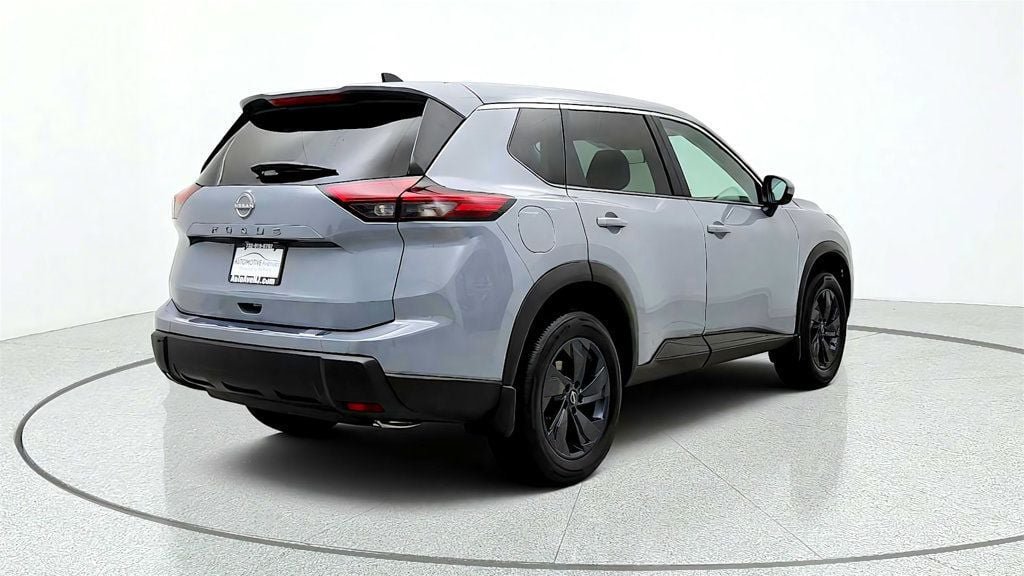 Used 2026 Nissan Rogue SV FWD image 9